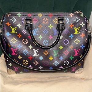 Louis Vuitton x Takashi Murakami Speedy Soft
30 Black Multicolored